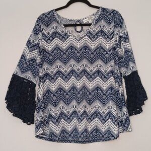 Women's Stem & Vine Blue & White Chevron Pattern w/ Lace‎ sleeves Tunic Size Med